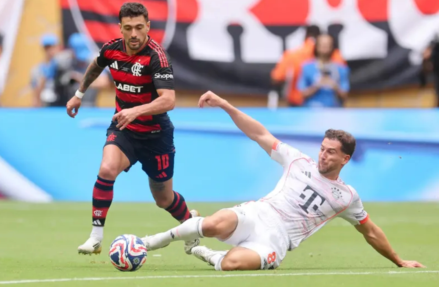 PG电子入口 -清晨拜仁慕尼黑备战亚冠;扳平良机细节曝光;赛场秩序良好;年轻球员得到机会(拜仁慕尼黑将在今夏前往韩国踢季前赛)