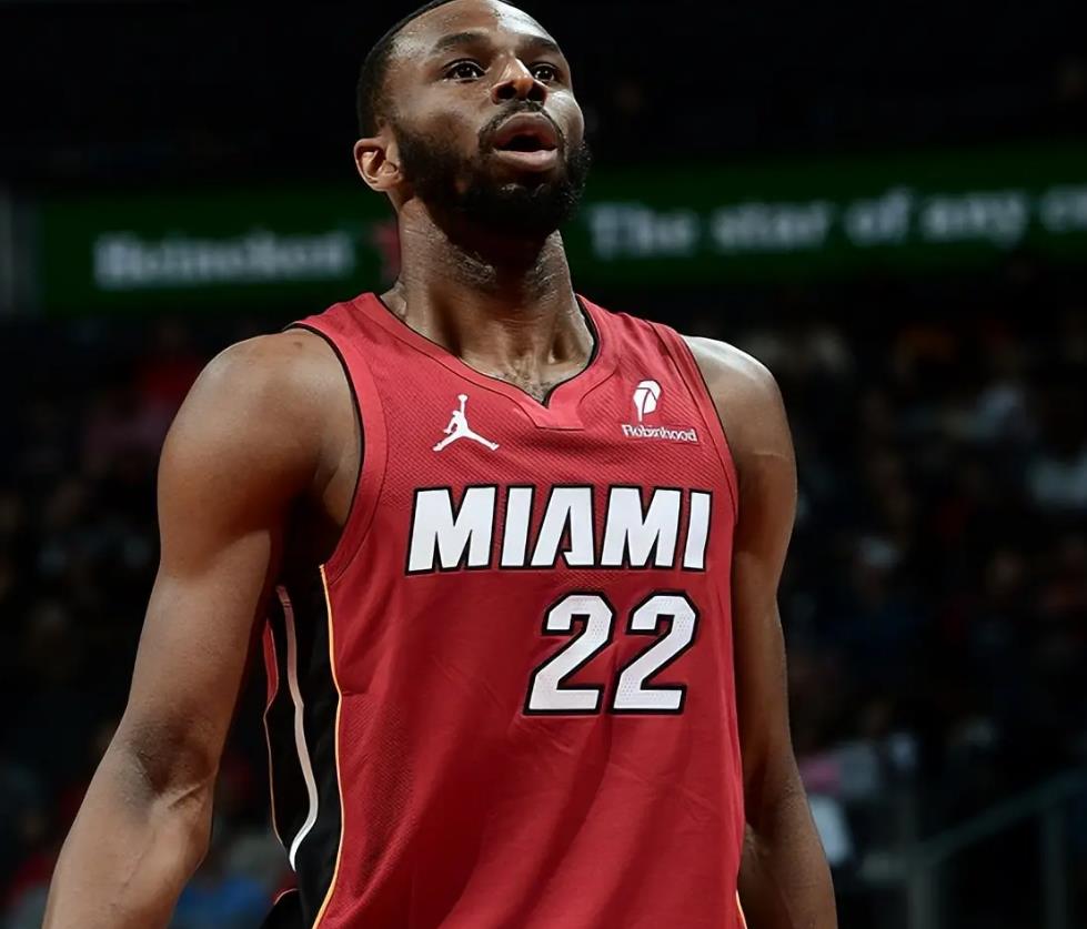 PG电子网址 -赛后体能课后，夏洛特黄蜂队长鼓劲备战欧超杯，管理层满意，资深球员宣示担当(大巴黎核心缺席欧超杯)